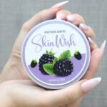 مقشر الجسم Skin Wish برائحة التوت الأسود BlackBerry 🍇
